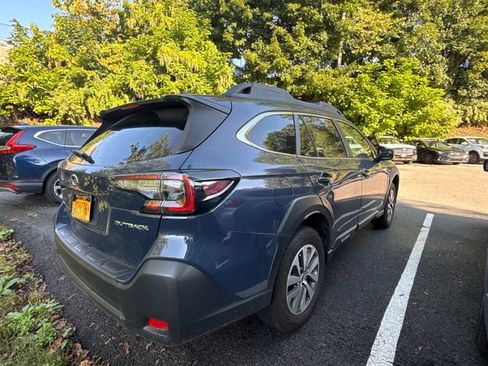 Used 2024 Subaru Outback Premium AWD/4WD image 2