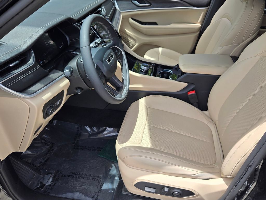 Used 2023 Jeep Grand Cherokee L Limited w/ Luxury Tech Group II RWD image 10