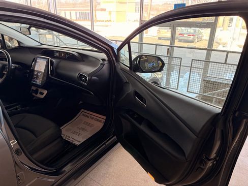 Used 2017 Toyota Prius Prime Premium image 17