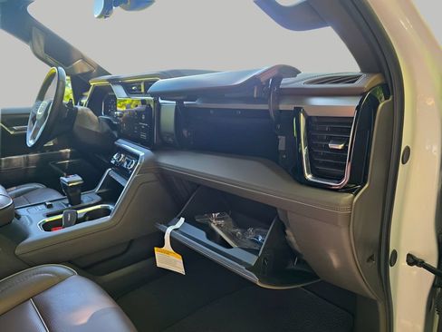 Used 2025 GMC Sierra 1500 Denali w/ Denali Reserve Package AWD/4WD image 15