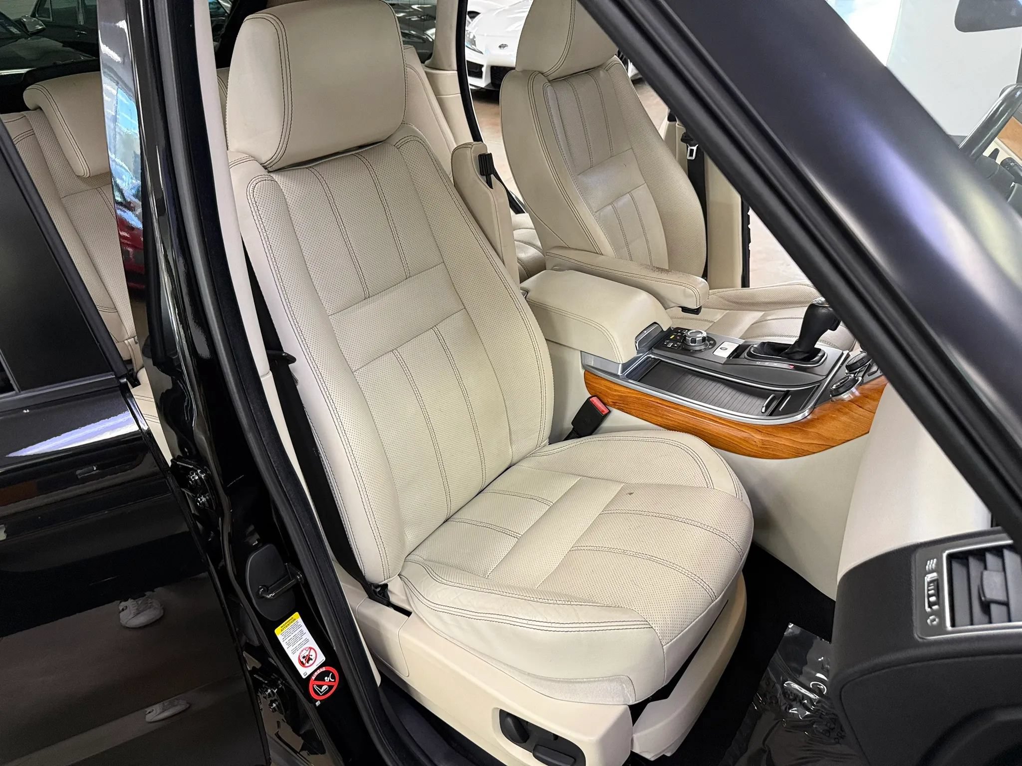 Used 2010 Land Rover Range Rover Sport Supercharged AWD/4WD image 10