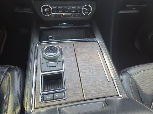 Used 2019 Ford Expedition Limited w/ Equipment Group 301A image 29