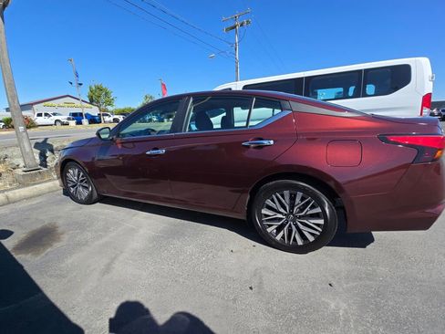 Used 2023 Nissan Altima 2.5 SV image 11