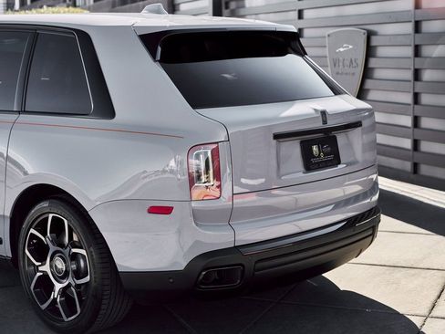 Used 2024 Rolls-Royce Cullinan Black Badge image 11