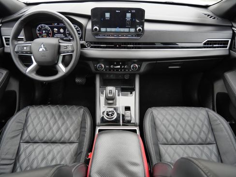 Used 2023 Mitsubishi Outlander SEL Black Edition image 10