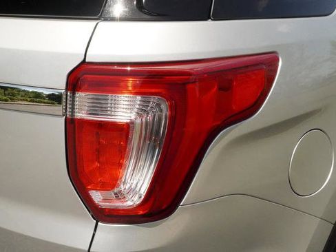 Used 2019 Ford Explorer XLT FWD image 35