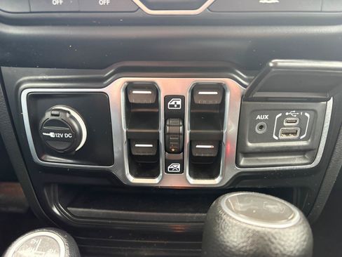 Used 2022 Jeep Wrangler Unlimited Sport AWD/4WD image 29