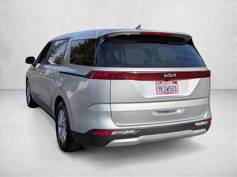 Used 2023 Kia Carnival LX image 8