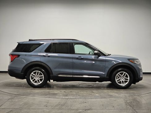 Used 2025 Ford Explorer Active w/ Active Comfort Package image 9