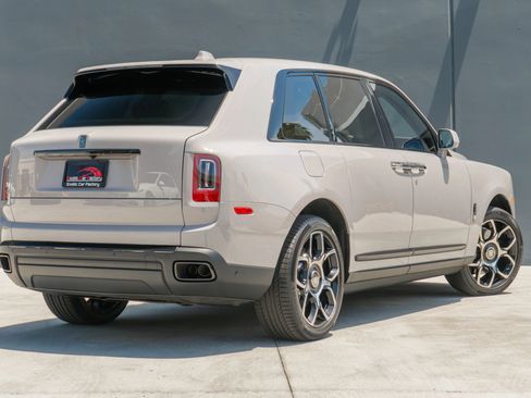 Used 2024 Rolls-Royce Cullinan Black Badge AWD/4WD image 7