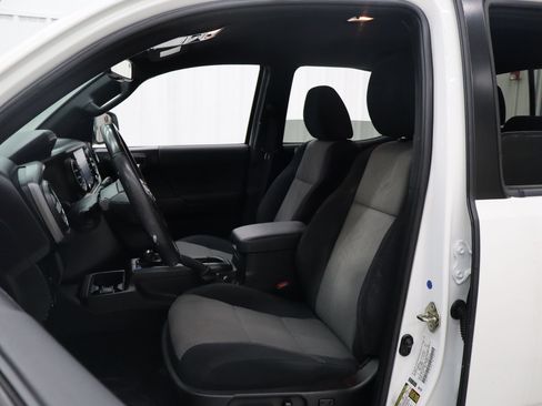 Used 2020 Toyota Tacoma TRD Sport RWD image 11