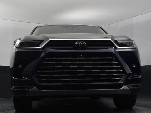 Used 2025 Toyota Grand Highlander AWD Hybrid image 42