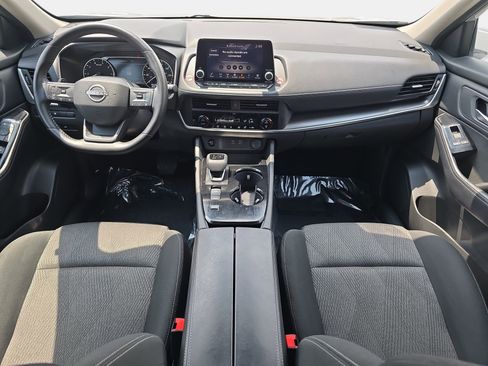 Used 2025 Nissan Rogue SV FWD image 9