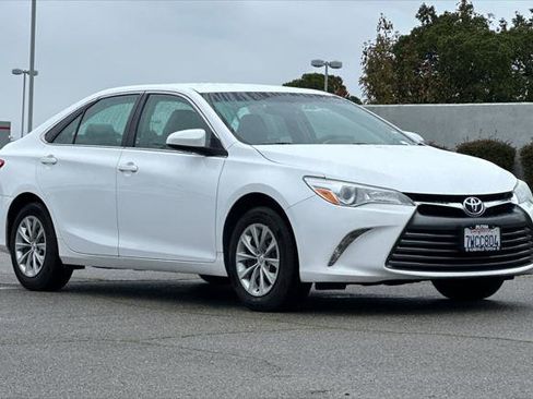 Certified 2017 Toyota Camry LE image 5