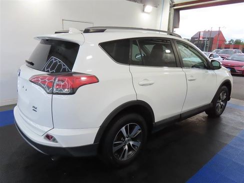 Used 2018 Toyota RAV4 XLE AWD/4WD image 15