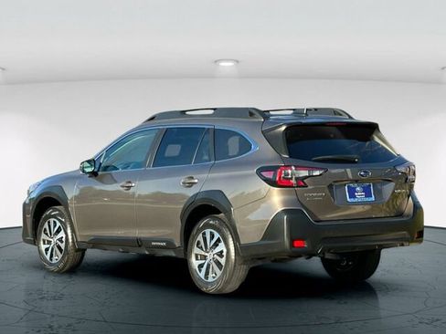Used 2023 Subaru Outback Premium image 4