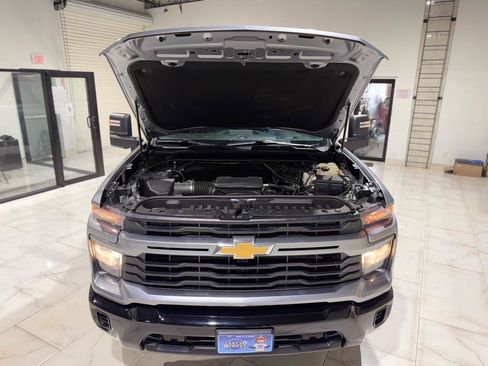 Used 2024 Chevrolet Silverado 2500 Custom w/ Custom Value Package AWD/4WD image 4