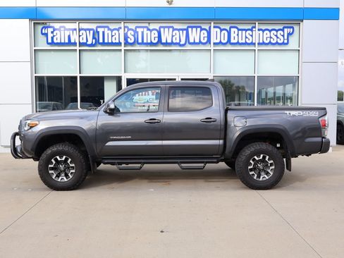 Used 2021 Toyota Tacoma TRD Off-Road w/ Technology Package AWD/4WD image 7