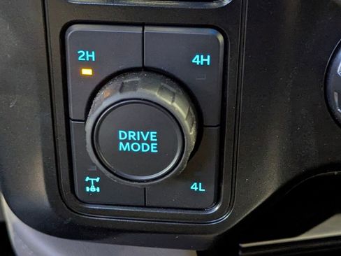 Used 2025 Ford F350 Platinum w/ Platinum Plus Package image 28