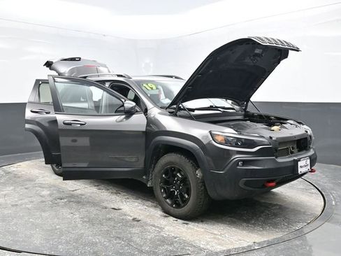 Used 2019 Jeep Cherokee Trailhawk w/ Comfort/Convenience Group image 31