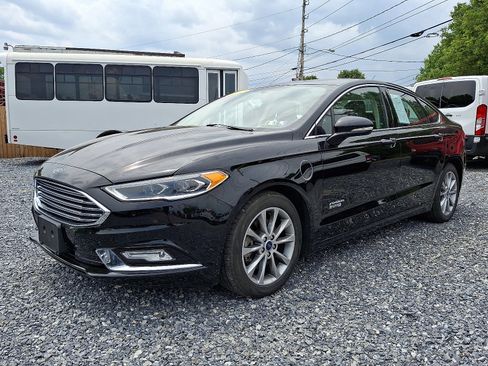 Used 2017 Ford Fusion Energi SE image 3