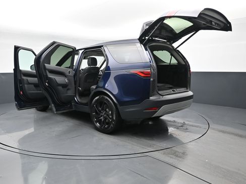 Used 2023 Land Rover Discovery S image 32