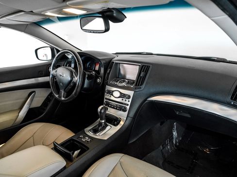 Used 2009 INFINITI G37 Convertible w/ Premium Pkg RWD image 10