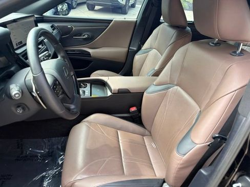 Used 2024 Lexus ES 300h Ultra Luxury w/ Accessory Package (Z2) FWD image 13