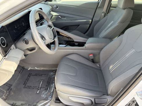 Certified 2025 Hyundai Elantra SEL image 13