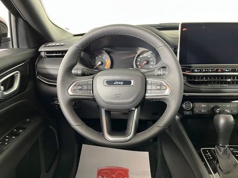 Used 2026 Jeep Compass Limited image 19