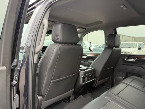 Used 2025 GMC Sierra 2500 Denali AWD/4WD image 8