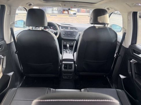 Used 2021 Volkswagen Tiguan SE w/ Panoramic Sunroof Package AWD/4WD image 18