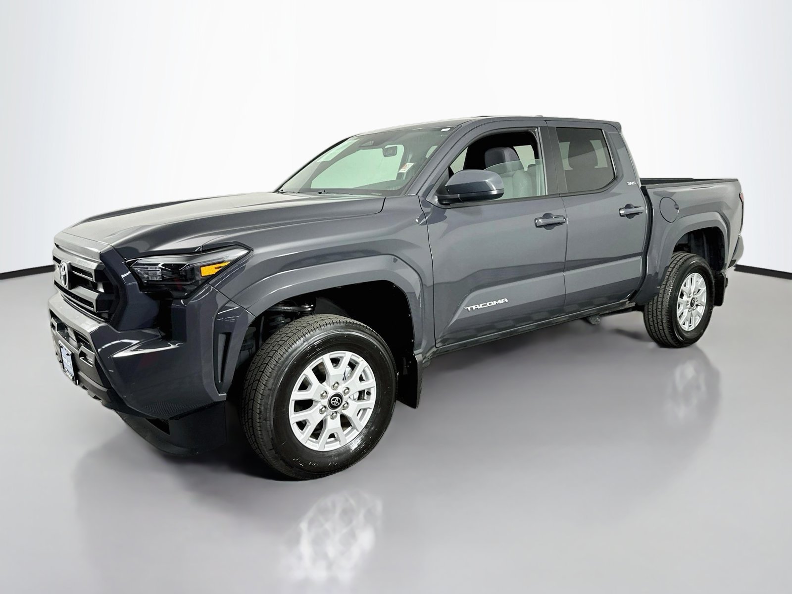 Certified 2025 Toyota Tacoma SR5 AWD/4WD image 3