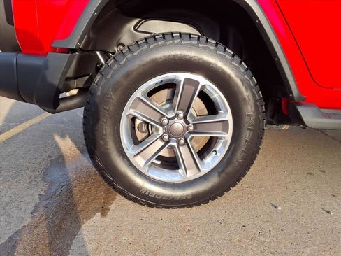 Used 2018 Jeep Wrangler Unlimited Sahara image 9