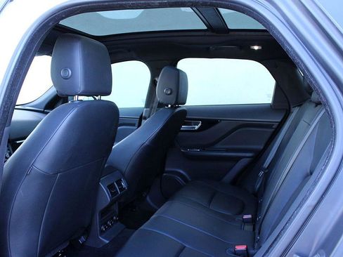 Used 2017 Jaguar F-PACE Premium image 15