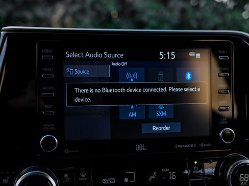 Used 2020 Toyota Highlander Limited image 29