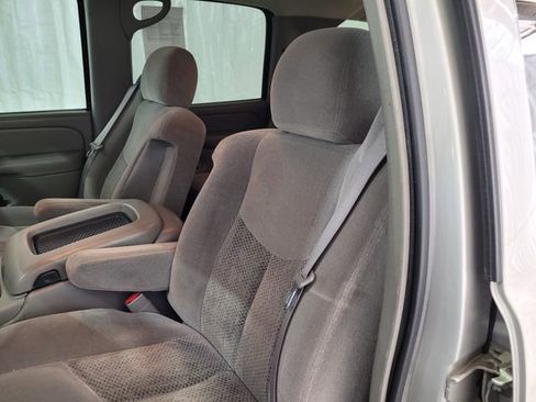 Used 2005 Chevrolet Suburban LS w/ Preferred Equipment Group image 20