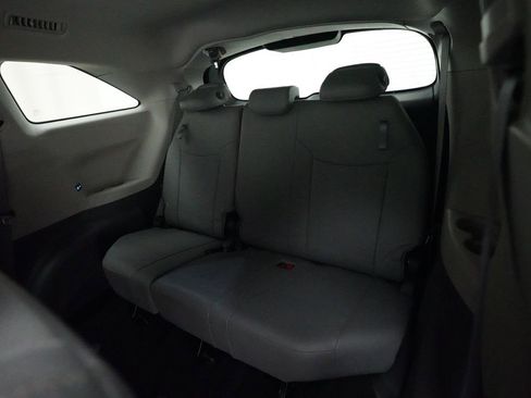 Used 2023 Toyota Sienna XLE image 17