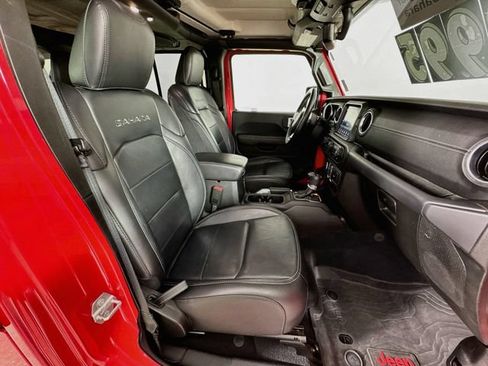 Used 2019 Jeep Wrangler Unlimited Sahara w/ Dual Top Group AWD/4WD image 34