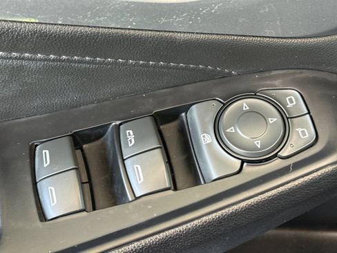Used 2023 Chevrolet Traverse LT FWD image 18
