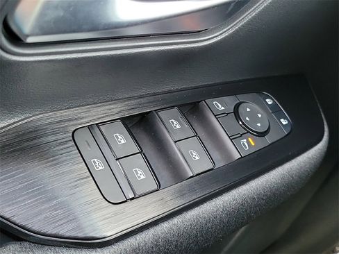 Used 2025 Nissan Kicks SV image 15