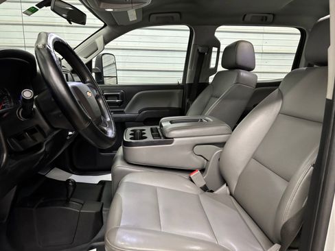 Used 2019 Chevrolet Silverado 2500 W/T AWD/4WD image 12