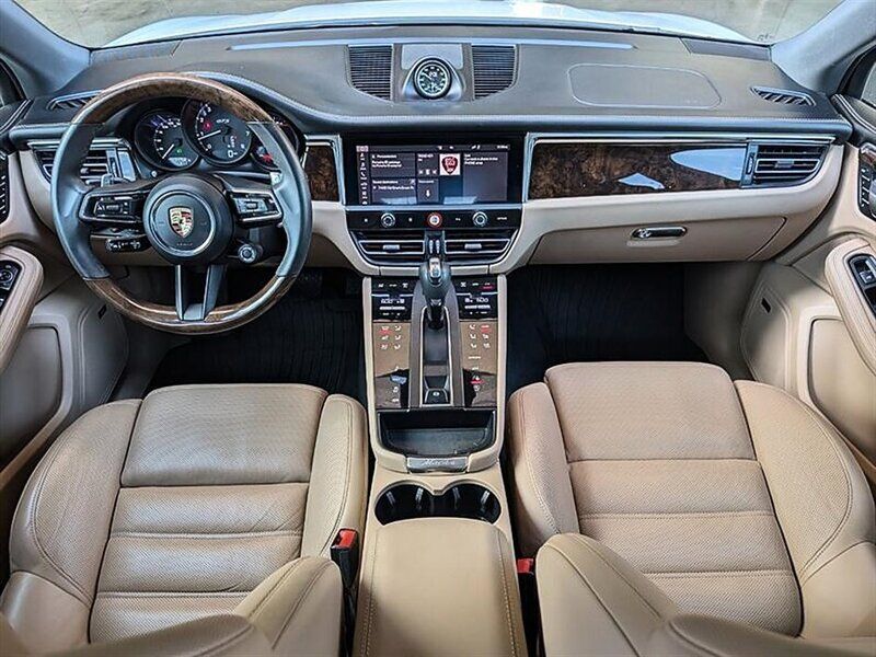 Used 2024 Porsche Macan GTS w/ Sport Chrono Package AWD/4WD image 3