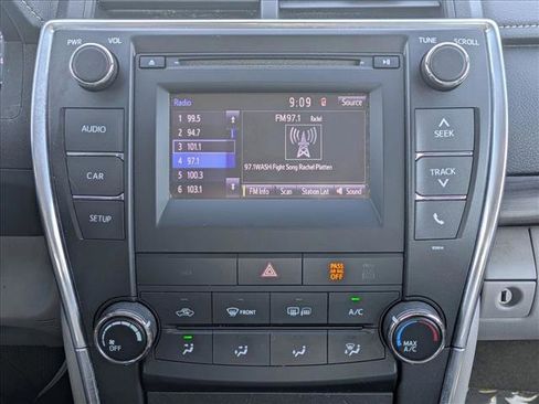Used 2016 Toyota Camry LE FWD image 14