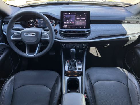 Used 2023 Jeep Compass Latitude image 17