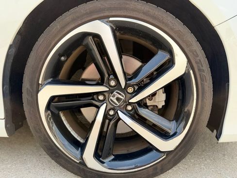 Used 2018 Honda Accord Sport image 12