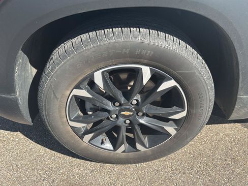 Used 2021 Chevrolet TrailBlazer LT w/ Premium Seating Package FWD image 9