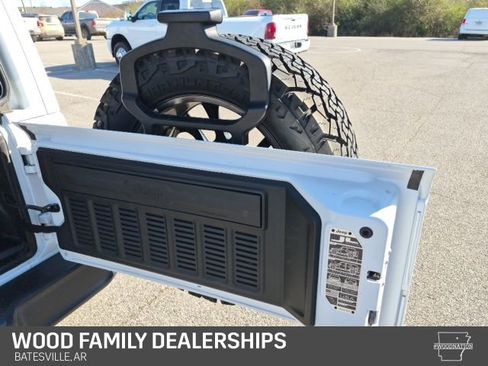 Used 2021 Jeep Wrangler Unlimited Sahara 4xe image 8