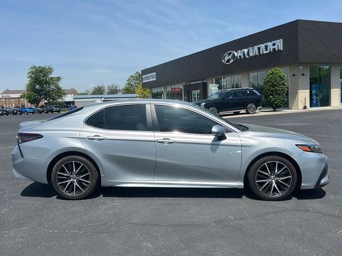 Used 2024 Toyota Camry SE FWD image 7