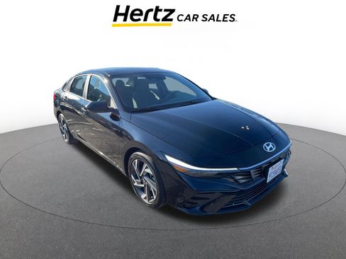 Used 2025 Hyundai Elantra SEL image 1